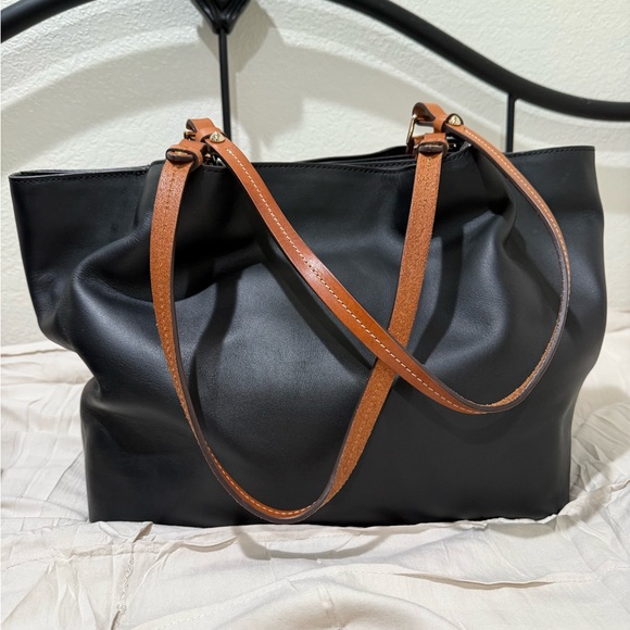 Dooney & Bourke City Flynn Bag - Picture 3 of 11